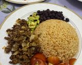 صورة لخطوة 2 من وصفة طبق مكسيكي (ارز ولحم مفروم وفاصوليا وافوكادو)