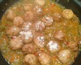 Foto del paso 7 de la receta Albóndigas de pollo y jamón serrano a la jardinera
