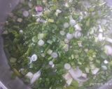 पातीचा कांदा पिठले (paticha kanda pithla recipe in marathi) रेसिपी स्टेप 1 फोटो 