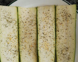 Foto del paso 6 de la receta: Calabacín relleno de pollo y queso