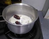A picture of step 1 of Banana &Dates Shake.