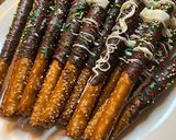 A picture of step 6 of Christmas chocolate covered pretzel rods.