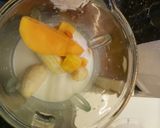 A picture of step 2 of Mango n Banana Shake.