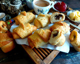 એગલેસ ચોકો નટી ક્રોસોં (Eggless Choco Nutty Croissant Recipe In Gujarati) રેસીપી સ્ટેપ11ફોટો