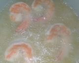 รูปขั้นตอนการทำที่ 3 ของ กุ้งขาวทอดโรยกระเทียมเจียว | Fried Shrimps with Fried Garlic