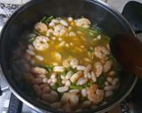 Foto del paso 2 de la receta: Alubias con langostinos y trigueros