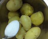 A picture of step 1 of Stuffed Potato Tava Toast Sandwiches.