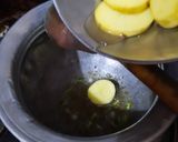 A picture of step 2 of Aloo Methi.
