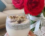 Hình bước làm 2 của món Puding Yến mạch,sữa chua và hạt chia 🍌🥛🥜