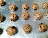 Foto langkah ke 3 dari resep Chewy and Soft Monster Cookies with Dark Choco.