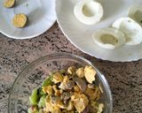 Foto del paso 2 de la receta: Huevos rellenos templados con cobertura de queso gratinado