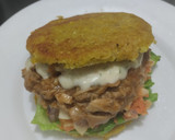 Foto del paso 13 de la receta: Arepa🥯de mazorca🌽rellena de pollo🍗, ensalada y salsa🍎tártara liviana🧆🥙🫓