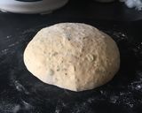 Foto del paso 2 de la receta Pan con tomate, cebolla y aceitunas