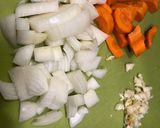 A picture of step 2 of Syrian style leek stew with ground meat.