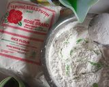 Foto langkah ke 2 dari resep Kue Putu Bambu.