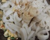 Foto langkah ke 3 dari resep Kwetiau Goreng Kangkung.