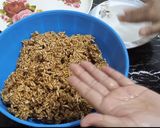 A picture of step 4 of Pop Rice Ladu.