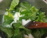 Foto langkah ke 2 dari resep Bobor bayam / bayam santan.