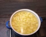Sült kolbász krumplipürével recept fázis 4 fotója