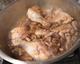 Foto del passaggio 4 della ricetta Pollo con i chiodini