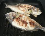 Foto del paso 3 de la receta: Dorada a la plancha
