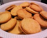 Foto langkah ke 2 dari resep Sweet Potato Crackers/Biskuit Ubi (tanpa telur).