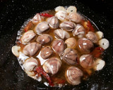 Foto del paso 12 de la receta: Jurel de cola rosada con manto de gambas y almejas