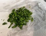 Une image de l'étape 12 de Carottes fanes confites au miel sauce ricotta, skyr et coriandre.