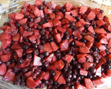 Foto del paso 3 de la receta: Crumble de arándanos, pera y manzanas con helado de vainilla