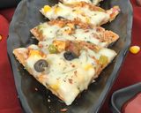 પનીર ચીઝી ભાખરી પીઝા (Paneer Cheesy Bhakhri Pizza Recipe In Gujarati) રેસીપી સ્ટેપ5ફોટો