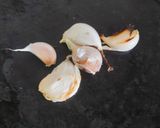 A picture of step 1 of Winter tomato garlic chutney.