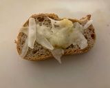 Foto del paso 3 de la receta: Tostadas al horno con cebolla fresca y mahonesa