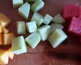 Színes dinnyesaláta recept fázis 1 fotója