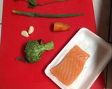 Foto langkah ke 1 dari resep MPASI sup ikan salmon 1yr.