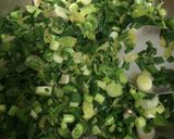 வெங்காயத்தாள் பொரியல் (Green Onion Poriyal Recipe in Tamil) ரெசிபி ஸ்டேப் 4 புகைப்படம்