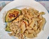 Foto del paso 4 de la receta: Zapallitos rellenos de pollo y hummus de garbanzos con penne rigate