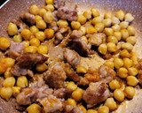 Foto del paso 3 de la receta: Ensalada de verano con legumbres, longaniza, sobrasada y miel