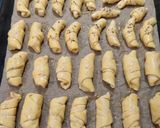 Krémtúrós-virslis kifli (sütőporos) 🥐 recept fázis 3 fotója