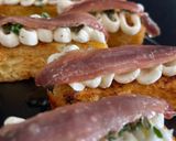 Foto del paso 5 de la receta: Aperitivo de brioche con queso crema y anchoa
