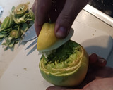 Foto del paso 4 de la receta: Alcachofas rellenas con habitas y guisantes (vegano)