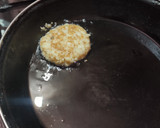 Foto del paso 4 de la receta: Tortitas de queso panela en salsa verde