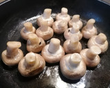 Foto del paso 1 de la receta: Estofado de solomillo de cerdo con champiñones
