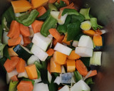 Foto del paso 1 de la receta: Pavo guisado/estofado con verduras en olla rápida