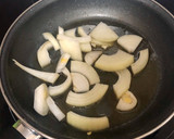Foto del paso 2 de la receta: Salchichas en salsa al vino