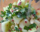 A picture of step 4 of Mask melon cucumber salad.