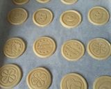 Foto del passaggio 4 della ricetta Biscottini allegri