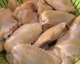 Hình bước làm 1 của món Cánh Gà Nướng Tân Cương