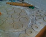 A picture of step 5 of Doughnuts with rosemary and cardamom flavour.