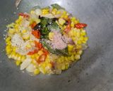 Foto langkah ke 3 dari resep Tumis jagung pare.