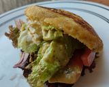Foto del paso 12 de la receta: Arepa🫓 rellena de berenjena🍆 ahumada, vegetales🧅🍅🥙 y aderezo🤔